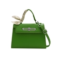 Lebendige grüne Kelly-Stil Handtasche mit Seidenschal-Griff und Silberverschluss - Grün