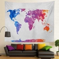 Dettaglio dell'arazzo artistico con mappa del mondo sopra un divano moderno - 200*150cm (Spazzolato) / Mappa del Mondo d'Arte Sfumata (Stile-2)