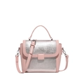 Borsa in pelle rosa con patta metallica argentata e tracolla regolabile in pelle - Rosa