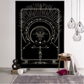 Schwarzer Tarot Wandteppich mit goldenem Auge Design an einer weißen Backsteinwand - 150*100cm (Gebürstet) / Modell 2
