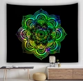 Tapiz étnico de mandala con motivos fluorescentes sobre fondo negro estilo bohemio - Mandala Colorido Fondo Negro (Estilo-6)