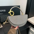 Silberne Glitzer-Satteltasche in Halbmondform mit gedrehtem goldenem Metallgriff - Braun