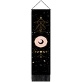 Dettaglio dell'arazzo bohémien nero con fasi lunari, simboli celesti dorati e nappe scure - 32.5x130cm / Stile 4 Astrologia Geometrica Oro Nero