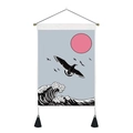 Dettaglio dell'arazzo con l'onda, sole rosa, uccello nero e nappe decorative - 35x50cm / Uccello in Volo Sole Rosa Onda (Stile-1)