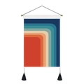 Detail eines Retro-Regenbogen-Wandteppichs mit Holzstab und schwarzen Zierquasten - 35x50cm / Regenbogenstreifen (Stil 1)