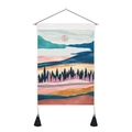 Abstrakter Wandteppich mit Bergsee-Design, Holzstab und schwarzen Quasten-Details - 35x50cm / Tagwald (Stil 1)