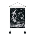 Tapiz de pared estilo tarot bohemio con diseño de luna gótica y borlas negras - 35x50cm / Luna Esqueleto (THE MOON)