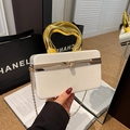 Borsa a scatola in acrilico bianco con manico scultoreo dorato e tracolla a catena - Bianco