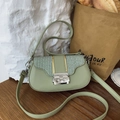 Sac à bandoulière vert pâle avec rabat tissé et boucle métallique carrée élégante - Vert