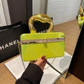 Borsa da sera in acrilico effetto marmo verde con manico dorato e tracolla a catena - Verde