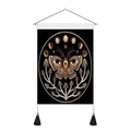 Dettaglio dell'arazzo farfalla con asta di legno per appendere e nappe nere - 35x50cm