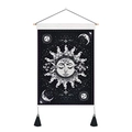 Arazzo bohémien con sole e luna nappe nere e asta in legno per decorazione parete - Stile Ritratto del Dio del Sole / 35x50cm