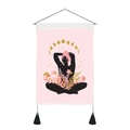 Tapiz artístico de silueta femenina con detalles de luna floral y borlas negras - 35x50cm / Silueta de Mujer Fondo Rosa (Estilo 1)