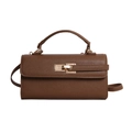 Klassische dunkelbraune Handtasche mit goldenem Drehverschluss und feiner Lederstruktur - Braun