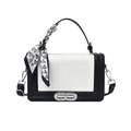 Chique zwart-witte crossbody tas met gestreept paneel en zijden sjaal met hartjes - Zwart en Wit