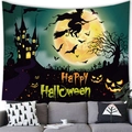 Dettaglio di un arazzo di Halloween con strega volante, luna e castello stregato - 95x73cm