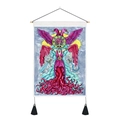 Decoratief wandtapijt met gevleugelde schedel en zwaard met kwastjes voor in huis - 35x50cm / Mysterieus Surrealistische Stijl (Stijl 1)