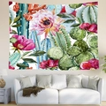 Dettaglio dell'arazzo artistico con cactus ad acquerello su un divano bianco - Stile Cactus Verde (Stile 6)