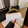 Witte cilindrische acryl avondtas met gouden luipaard handvat en metalen ketting - Wit