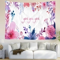 Arazzo floreale con testo 'you. yes. you.' sopra un moderno divano bianco - Stile Citazioni Floreali (Stile 10)