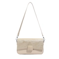 Borsa a tracolla beige minimalista con patta testurizzata e fibbia quadrata magnetica - Cachi