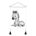 Dettaglio di tela nordica con zebra baby, asta in legno e nappe nere decorative - 35x50cm / Zebra