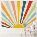 Dettaglio di un arazzo boho arcobaleno che mostra i raggi del sole colorati sul muro - 95x73cm (Pelle di Pesca) / Sole Giallo (Stile 1)
