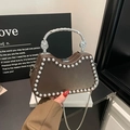 Sac boîte marron avec rivets argentés, poignée métallique et bandoulière en chaîne - Café (4326)