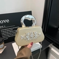 Bolso de noche champán con pedrería, asa de metal plateada de diseño y correa de cadena - Estilo Ramo de Flores - Dorado (FD3326SD)