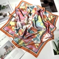 Zijden sjaal van 70cm met citroenprint en oranje geometrische randafwerking - Fruitfeest Roze