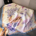 Elegante foulard in seta con stampa floreale gialla, bordi blu e motivi naturali - 180*90cm (Lijin Satin Sciarpa Lunga) / Cervo a Fiori Viola