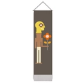 Arazzo verticale in tessuto marrone con figura gialla e frange per decorazione murale - Personaggio Astratto con Fiore (Stile 7)