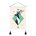Detail van Noords wandkleed met eland, houten ophangstang en zwarte kwastjes - Stijl 4 / 32.5*130cm
