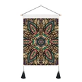 Détail de la tapisserie mandala bohème avec tige en bois et pompons noirs décoratifs - Motif Mandala 6 (Style 6)
