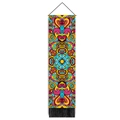 Detail van kleurrijk mandala wandkleed met geometrische patronen en zwarte kwastjes - 32.5x130cm / Stijl 3
