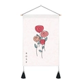 Dettaglio dell'arazzo con rose vintage, asta in legno e nappe su tessuto bianco puro - Stile 4 / 35x50cm