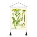 Detail van botanisch wandtapijt met bloemenpatroon, houten frame en zwarte kwastjes - 35x50cm / Boerenwormkruid Stijl (Stijl 3)