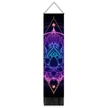 Dettaglio dell'arazzo mandala colorato con asta in legno e decorazioni di nappe nere - 32.5x130cm / Loto Mandala a Gradiente Neon (Stile 2)