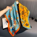 Foulard en soie 90cm avec imprimé floral et design contrasté bleu et jaune vif - Bleu-Jaune / Grand