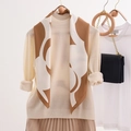 Sciarpa in seta con stampa rose in stile francese abbinata a maglia e gonna a pieghe - Bianco Sporco
