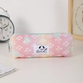 Detail of the high-capacity nylon mesh pencil case featuring a pastel gradient and clover pattern - Green