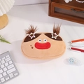 Macro-opname van grappige pluche etui met schattig lelijk gezicht en rode dikke lippen - Grote Mond Stijl