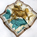 Elegante pañuelo cuadrado de seda con estampado floral amarillo y azul en tela de satén - Marrón