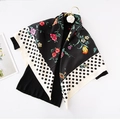 Eleganter schwarz-weißer Seidenschal mit Blumenmuster und Vintage-Punkten - Großes Quadratisches Tuch / Punktmuster Blumen Schwarz
