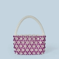 Bolso de cuentas hecho a mano con flores púrpuras y perlas blancas para vacaciones de playa - Morado