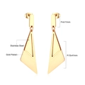 Détail de boucles d'oreilles géométriques en acier plaqué or avec pendentif triangle - Rectangle Doré Avec Triangle