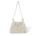 Borsa a spalla fatta a mano con perle bianche, paillettes argentate e motivo a rombi - Bianco