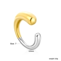 Detail van de 6,5 mm brede tweekleurige ring met maat 7 en gepolijste metalen afwerking - US 7 / Tweekleurige Goud Zilver Stijl (RI121007M)