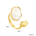 Détail de la bague ouverte irrégulière avec incrustation de nacre et taille de 19 mm - Style Ouvert Nacre Français (RI172107G)