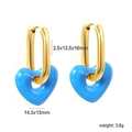 Detalle de pendientes de aro de acero dorado con corazones de resina azul y medidas - Azul Brillante (EA5A830HG)
